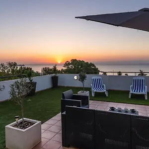 Makenzy Seaview Penthouse Apartament